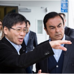 Tetsuya Iijima (General Manager of Autonomous Drive Technology Development Department) & Carlos Ghosn (Nissan Chairman and CEO)