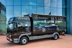The Mercedes SLS on Tour with The Clear Idea truck