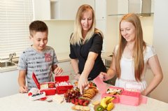 Samantha Judd - designs kids lunchboxes, creates school lunch box menus