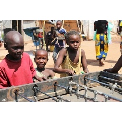  UNICEF/Le Du
Children play table football in Banguis airport Mpoko camp for internally displaced persons.