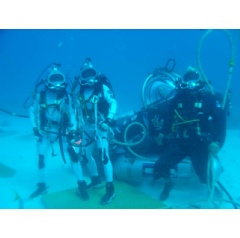 NEEMO 16 aquanauts Kimiya Yui and Tim Peake pose with their support diver and astronaut Mike Gernhardt in the DeepWorker single-person submarine.
Credits: NASA
