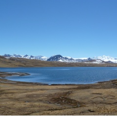 Lake Sibinacocha in the region of Vilcanota in Peru. (Image: Nadine Salzmann)