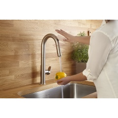 The sleek and stylish Beale Selectronic kitchen faucet from American Standard helps make common kitchen tasks feel effortless thanks to convenient, hands-free operation.