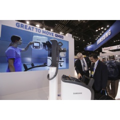 Visitors to Samsung Electronics booth at the Radiological Society of North Americas (RSNA) 2016 annual meeting in Chicago examine the GM85 mobile digital radiography (DR) system.