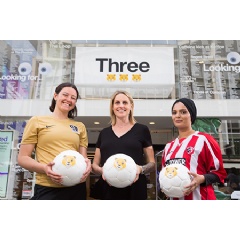 Three Lionesses on its store! Kelly Smith MBE championing the mobile network’s petition to create the first female lion emoji, as seen on Three’s Oxford Street flagship store.
