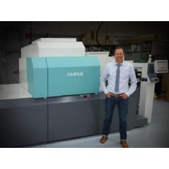 Brad Scull, owner and second generation, Yorke Printe Shoppe, alongside his J Press 720S, at their Chicago-area facility.