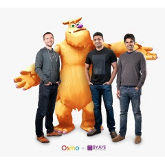 Left to Right: Osmo Co-founder and CTO Jerome Scholler, Mo (Osmo Character), Byju Raveendran, Founder & CEO of BYJUS and Co-founder and CEO Pramod Sharma