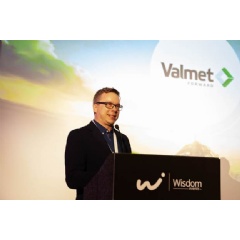 Jani Hautaluoma received Valmets award for being the most progressive innovation advocate for the LNG industry at the 2nd Small-Scale LNG Summit 2019 held in Milan.  -Credit: Valmet-