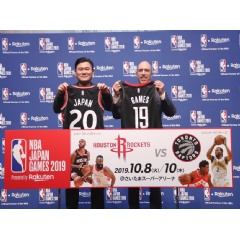 Rakuten Chairman and CEO Mickey Mikitani (Left), NBA Asia Managing Director Scott Levy (Right).   -Credit:  Rakuten-