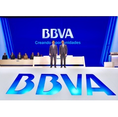 Carlos Torres Vila and Onur Gen, at the 2019 BBVA Annual General Meeting in Bilbao.  -Credit:  BBVA-
