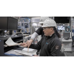 Manual operations during the cyber attack at Hydro’s extrusion plant in Portland, Oregon. -CREDIT: Hydro-