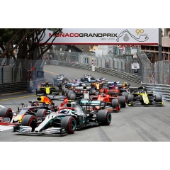 Max Verstappen looks to the inside of Mercedes Valtteri Bottas at the start of Sundays Monaco GP  -CREDIT: Honda-