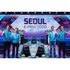Caption from left to right: Alberto Longo, Deputy CEO and Chief Championship Officer, Formula E; Hee-Beom Lee, President, 2020 Seoul E-Prix Operation Committee; Sweeseng Lee, President, ABB South Korea; Alejandro Agag, CEO and Founder, Formula E.