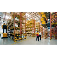 Warehouse supervisors can use real-time operational data to make informed decisions to reduce congestion, improve resource planning and allocate workload.