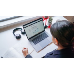 The MIT Horizon learning platform contains bite-sized articles, videos, and podcasts on emerging technologies, with early topics including additive manufacturing, artificial intelligence, blockchain technology, and robotics.