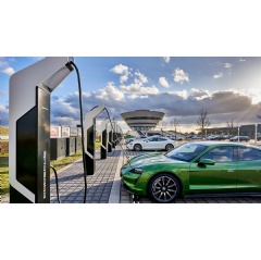 Porsche Turbo Charging, Taycan, Rapid-charging park, Leipzig, 2020, Porsche AG
Taycan: combined power consumption 26,9-24,6 kWh/100 km; combined CO2 emissions 0 g/km