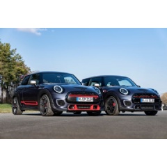 Family Shot: The MINI John Cooper Works with GP Pack and the new MINI Cooper Works GP.