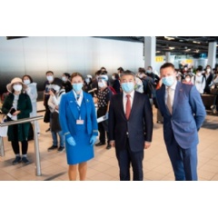Mr. Zhang Guosheng, Economic Counselor Chinese Embassy and Mr. Pieter Elbers, president & CEO KLM, see the first passenger flight from KLM to Shanghai off on Tuesday 21 July.