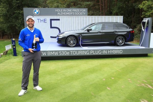 David Howell S Hole In One For Charity Bmw Donates 71 675 To The Alzheimer S Society Webwire