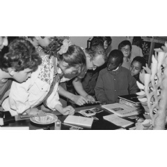 Sixth grade students from P.S. 59 visiting artist Keith Haring’s studio in Soho as part of an ‘ART ALIVE’ workshop sponsored by Learning Through Art/The Guggenheim Museum Children’s Program. Photo by Michele Perel © Solomon R. Guggenheim Foundation.