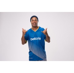 Betcris Football Ambassador and former FIFA World Player of the Year (2005), Ronaldinho Gaucho.