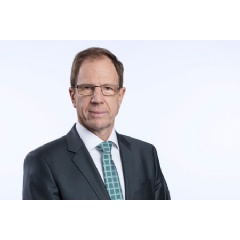 Dr. Reinhard Ploss, CEO of Infineon Technologies AG: “Infineon stands for quality, continuity, and innovation. Our products help make the electric, autonomous, and data-secure vehicle a success.”