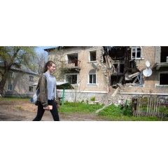 © UNICEF/UN0312582/Filippov
Fourteen-year-old Sonia plans her walks well in advance around the small town of Novotoshkivske in Ukraine because it is still littered with shrapnel and unexploded ordinance.
