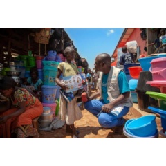 Jean-Pierre Masuku, UNICEF’s Ebola Outreach Officer in North Kivu in The Democratic Republic of the Congo, discusses Ebola prevention with a girl in Ebola-affected Beni.