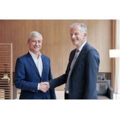 Jean-Philippe Courtois, EVP and president, Microsoft Global Sales, Marketing & Operations (left) and Christof Mascher, COO and member of the Board of Management of Allianz SE (right). Source: allianz.com
