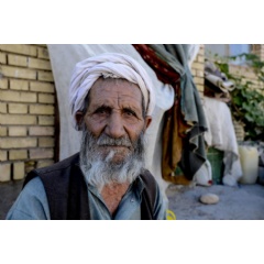 An elderly man at Torbat-e-Jam settlement, close to the border between Iran and Afghanistan (file photo). © UNHCR/Sebastian Rich