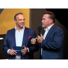Digital X 2021 - Hagen Rickmann und Arnold Schwarzenegger are in one mind: Digitization makes all the difference.