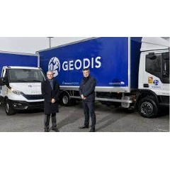 Photo caption (copyright GEODIS. Credit: REA / Xavier Popy):
In the right: Stphane Cassagne, Executive Vice President, Distribution & Express
in the left: Emilio Portillo, Managing Director of IVECO France