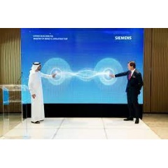 Left: His Excellency Sharif Al Olama, Undersecretary, Ministry of Energy and Infrastructure UAE; Right: Helmut von Struve, CEO Siemens Middle East