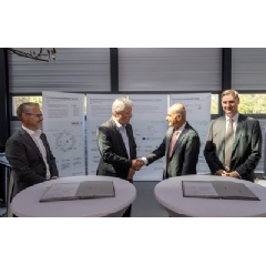 Representatives from Salzgitter and Primetals Technologies at the contract signing ceremony. From left to right: Alexander Stein, Managing Director at Salzgitter Flachstahl, Ulrich Grethe (see complete caption below)