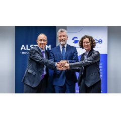 From left to right: Leopoldo Maestu, Managing Director of Alstom in Spain and Portugal, Fernando Salazar, Executive Chairman of Cesce, and Anneli Carlot, Alstom Vice President Treasury and Financing.