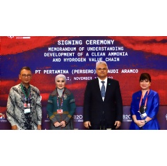 (From left) Indonesian Energy Minister Arifin Tasrif, President Director of Pertamina, Nicke Widyawati, Aramco Senior Vice President of Downstream, Mohammed Y. Al Qahtani, and Chair of Indonesia B20 Shinta Kamdani