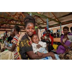 A South Sudanese refugee and her grandchild at one of eight health facilities in Kenya’s Kalobeyei settlement. © UNHCR/Pauline Omagwa