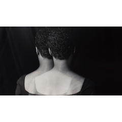 Lorna Simpson, Double Negative, 1990-2022 (detail). Silver gelatoin print, 45x36 inches (114.3x91.4 cm), edition 3/3. Courtesy the artist and Hauser & Wirth. Copyright Lorna Simpson. Photo: James Wang