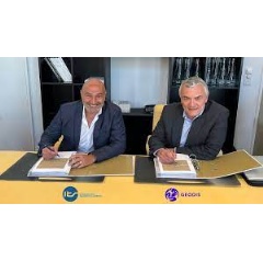 Geodis / Left: Massimo Bianco, CEO of ITS - International Transport & Shipping Ltd and right : Eric Martin Neuville, Executive Vice President, Global Freight Forwarding GEODIS