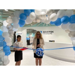 Annelise Goldstein, Chief People Office at Maersk Tankers, cutting the ribbon
