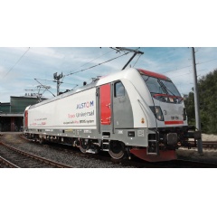 At the Kassel site in Germany, a Traxx Universal multi-system locomotive equipped with Alstom’s ATLAS ERTMS system (©Imke Koch/Alstom)