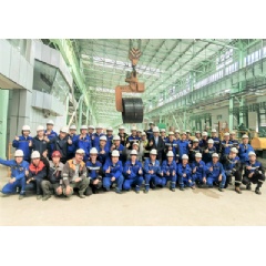 The Primetals Technologies team, commemorating the first coil produced on Arvedi ESP line No. 2 at the customer’s site located in Hebei province.