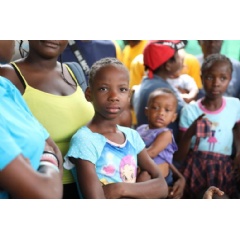 UNICEF/UN0632316/Seck
Families gather at a site for displaced persons in Tabarre, Haiti.
