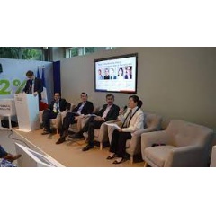 Dr. Philipp Loosen (sitting, second from left) shared Henkels perspective and progress on supply chain decarbonization in a panel event during the United Nations Climate Change Conference (COP28).
