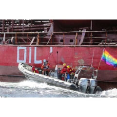 Greenpeace Nordic launches a peaceful protest against a bunker vessel fuelling the Russian so-called shadow fleet in open sea off the Swedish island Gotland.
© Greenpeace / Will Rose