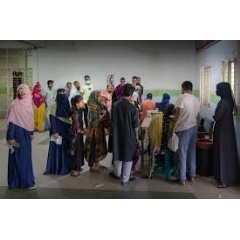 © WHO / Fabeha Monir
Patients wait to be tested for dengue at Mugda Hospital in Dhaka, Bangladesh on 20 September 2023.