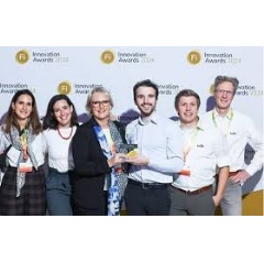 The Cargill Indulgence Redefined team, from L-R Clemence Leotard, Bengisu Corakci, Anne Mertens-Hoyng, Adam Maxwell (CEO Voyage Foods), Douwe Ruppert, Frank Hollander