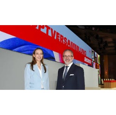 Dr. Simone Bagel-Trah, Chairwoman of the Supervisory Board and Shareholders’ Committee, and Carsten Knobel, Chairman of the Henkel Management Board