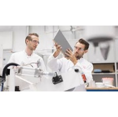 Henkel’s Edge Banding Application in action: The image shows the precise adhesive application for edge banding in furniture manufacturing.