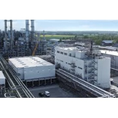 New production facility for hybrid polymers: WACKER has started producing hybrid polymers at its Nünchritz site in Saxony, Germany. Hybrid polymers serve as binders for the production of high-quality adhesives and sealants. (Photo: WACKER).